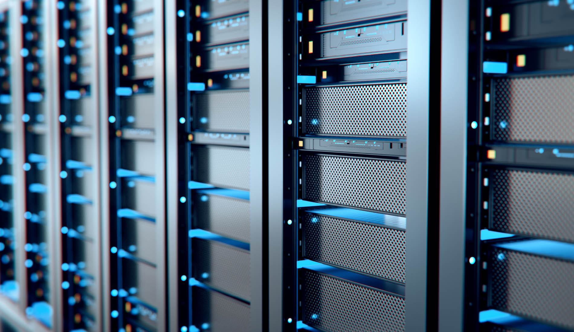 Reihen moderner Serverracks mit blauer Beleuchtung zur Darstellung professionellen Website-Hostings.
